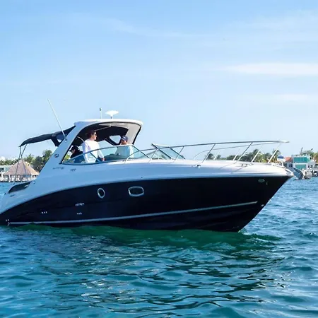 Hotel Yacht Cancun Rent & Tours